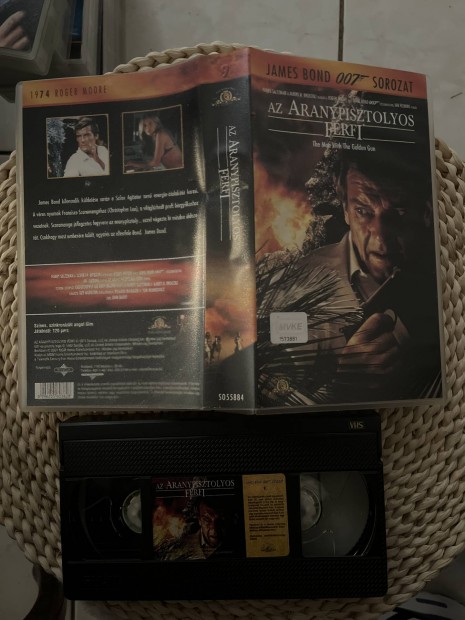 007 az aranypisztolyos frfi vhs