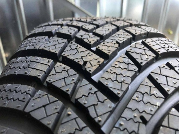 0 km-es Hankook téli gumik, lemezfelnin, dísztárcsákkal