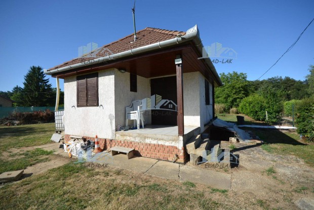 1003 m2-es kiskert 18 m2-es kisházzal Szombathely-Parkerdő