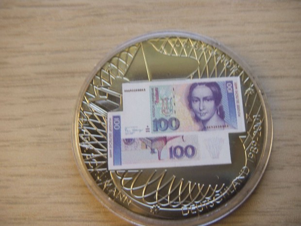 100 Márka 2001 Emlékérem + Tanúsítvány