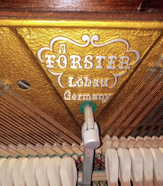 100% quality for artisan crafted pianos/August Frster/!