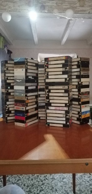 100 db VHS kazetta 