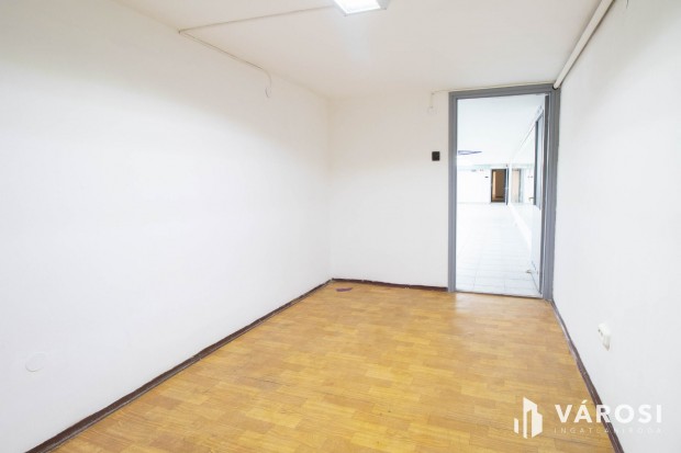 100 m2-es raktár kiadó a Móricz Zs. körtértől 600 méterre