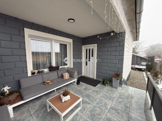 100 nm-es h�z elad� Magl�d