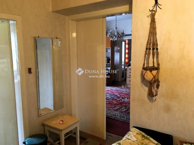 100 nm-es h�z elad� Veszpr�m