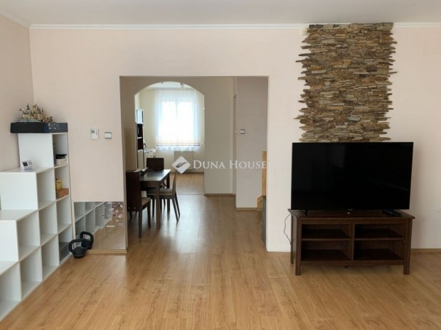 100 nm-es lak�s elad� Sz�kesfeh�rv�r