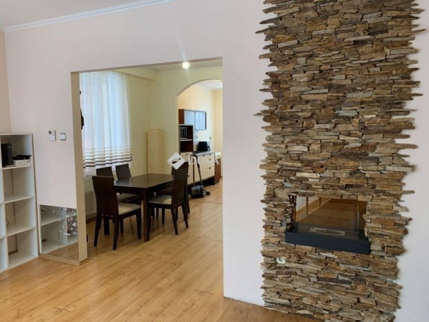 100 nm-es lak�s elad� Sz�kesfeh�rv�r