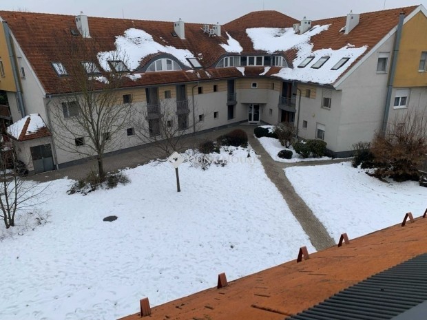 100 nm-es lak�s elad� Sz�kesfeh�rv�r