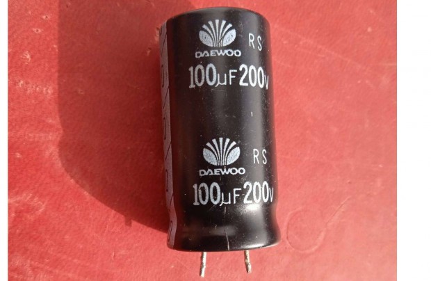 100 uF , 200 V Daewoo kondenztor , NYK-ba , 36 x 18 mm