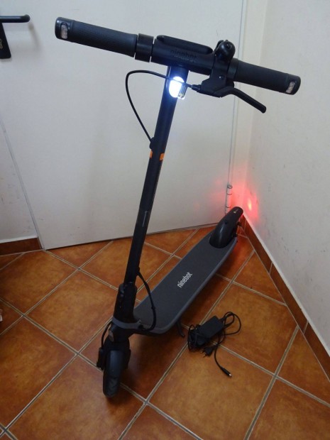 100m futott Segway Ninebot Kickscooter E2 E roller elad