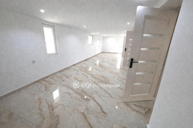 101 nm-es h�z elad� Csongr�d