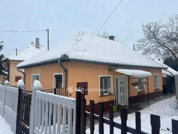 101 nm-es h�z elad� Nagyk�ta