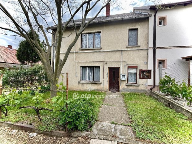 101 nm-es lak�s elad� P�pakov�csi