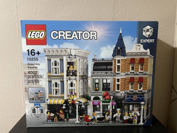 10255 LEGO Assembly Square