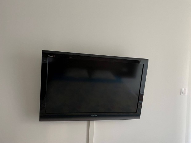 102 cm-es LCD TV elad