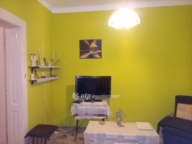 102 nm-es h�z elad� Domb�v�r