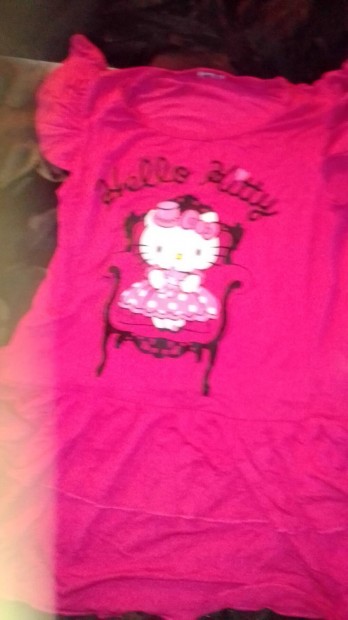 104-es Hello Kitty ruha