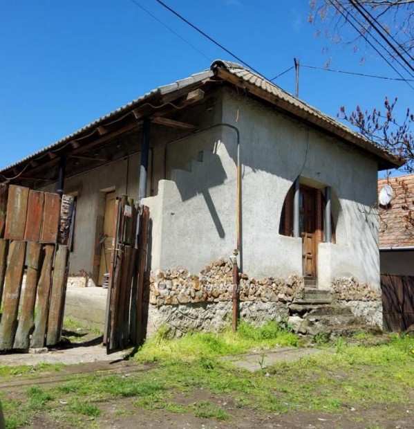 104 nm-es h�z elad� L�rinci