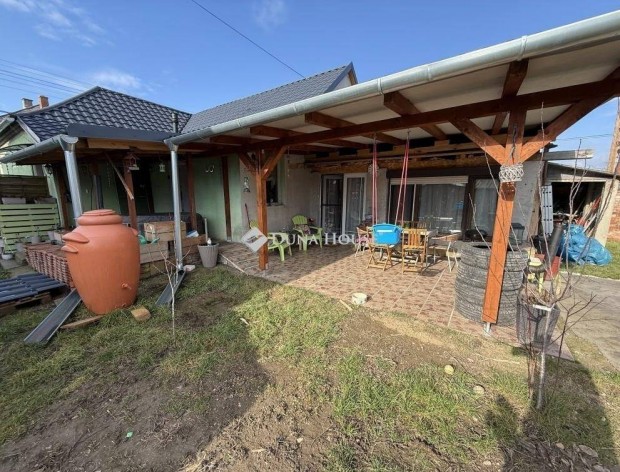 104 nm-es h�z elad� Szombathely #5166815