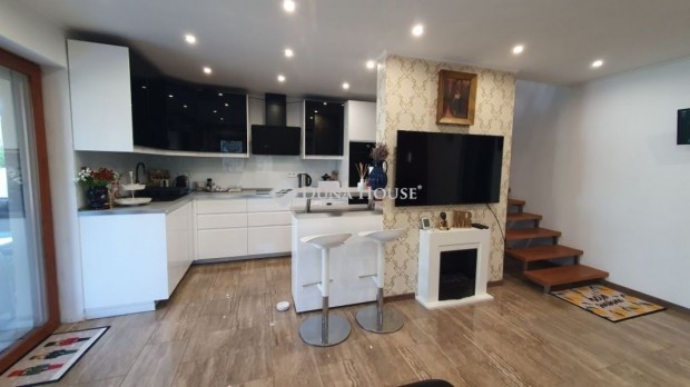 104 nm-es h�z elad� Velence