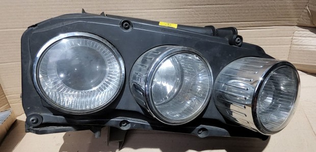 105281 Alfa Romeo 159 jobb első xenon fényszóró a képen látható fül