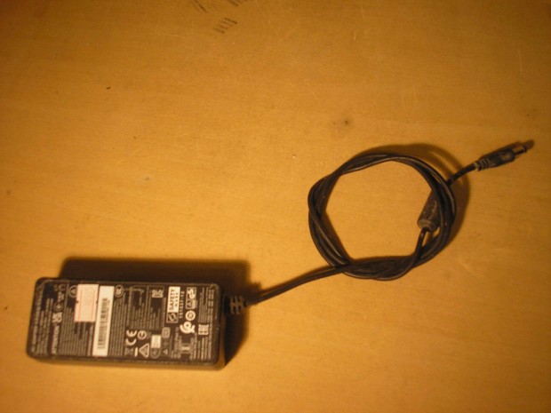10585 Philips 20V 2.25A 45W 5,5/2,5mm tápegység adapter töltő LCD LED