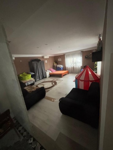 105 nm-es h�z elad� Illocska