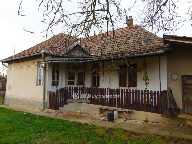 105 nm-es ház eladó Varsány