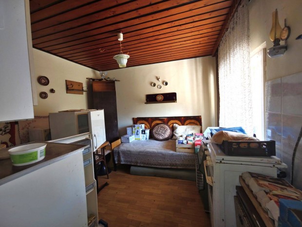 1063 m telek h�zzal J�lia-telepen fel�j�t�s vagy �j �p�t�s!