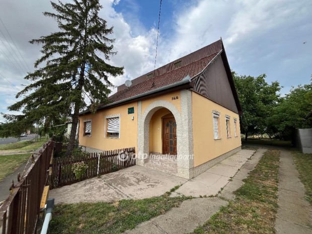 106 nm-es h�z elad� Cs�km�