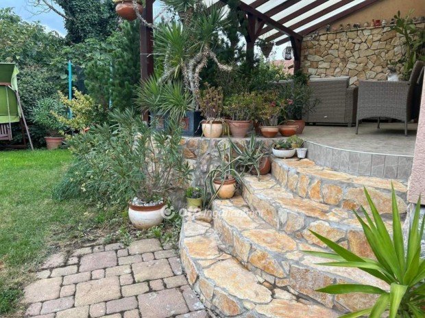 106 nm-es h�z elad� Gy�ngy�s