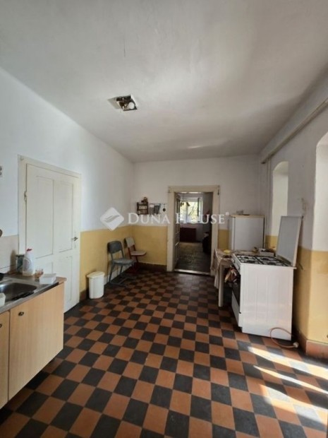 107 nm-es h�z elad� V�rpalota