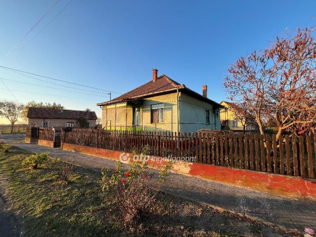 108 nm-es h�z elad� Bihartorda