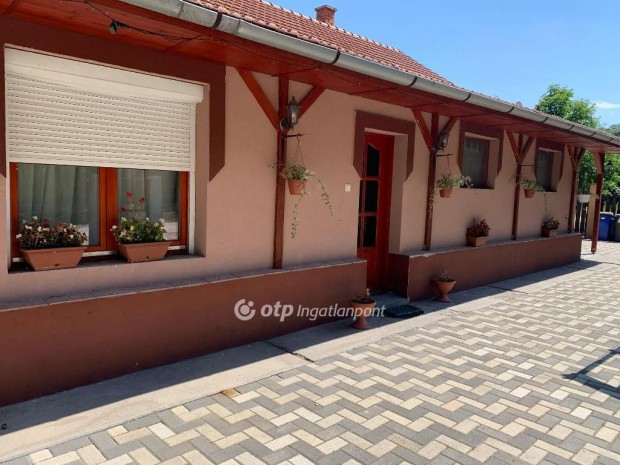 108 nm-es h�z elad� Csem�