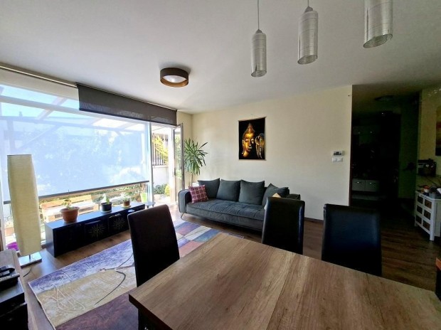 108 nm-es lak�s elad� Biatorb�gy