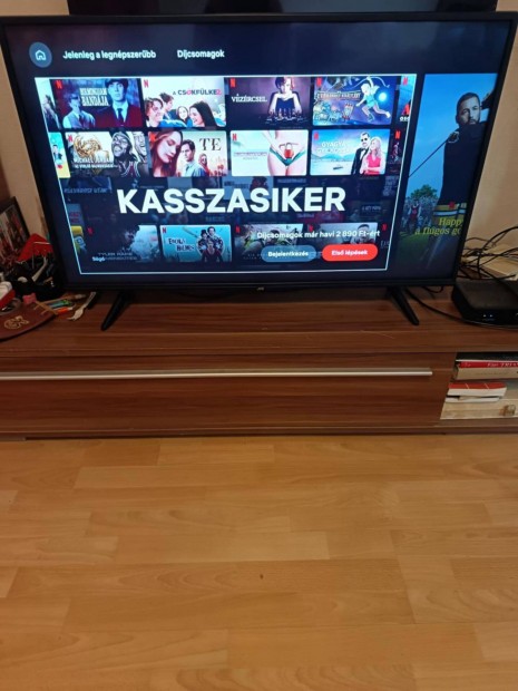 109 cm-es 4K-s JVC Smart tv elad