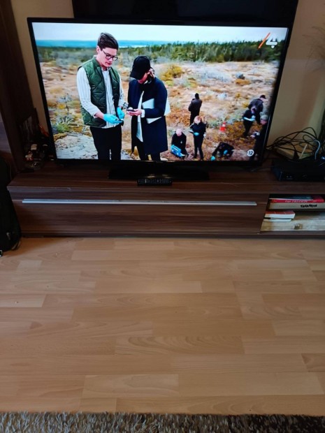 109 cm-es Technika led tv elad