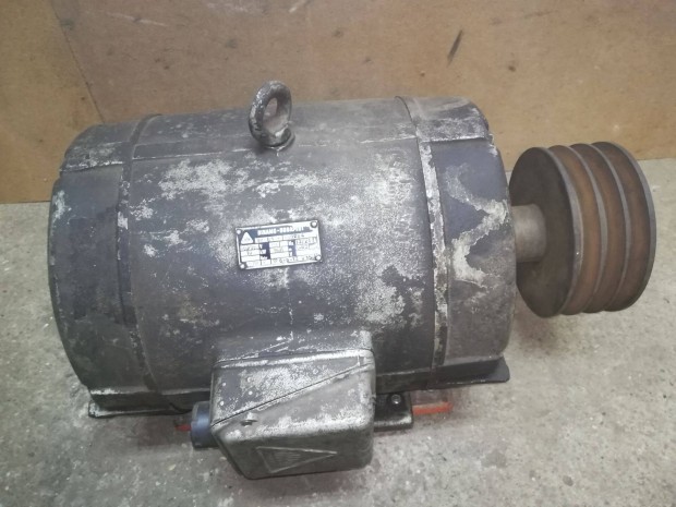 10KW-os talpas villanymotor kszjtrcsval