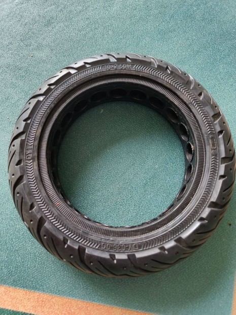 10X2,50 Segway Ninebot Max G30 roller tömör gumi V3