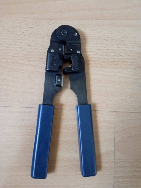 10 fle kzi szerszm egytt 13.000 Ft