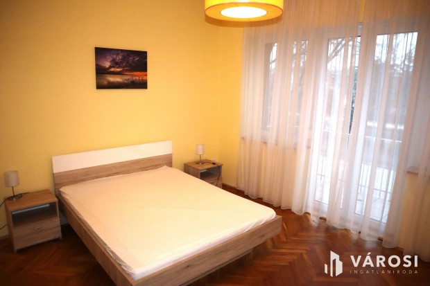 10 lak�egys�ges �d�l�h�z Si�fok Ez�stpartj�n elad�