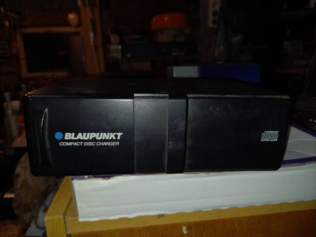 10 lemezes Blaupunkt CD-tár kábelével