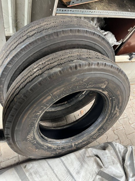 10 x22.5 Pirelli LS97 gumi páros - 80%!