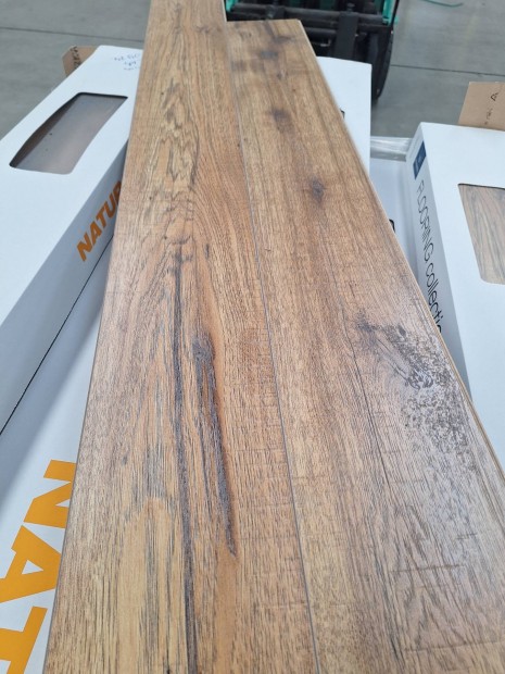 10mm vastag lamin�lt padl�,parketta