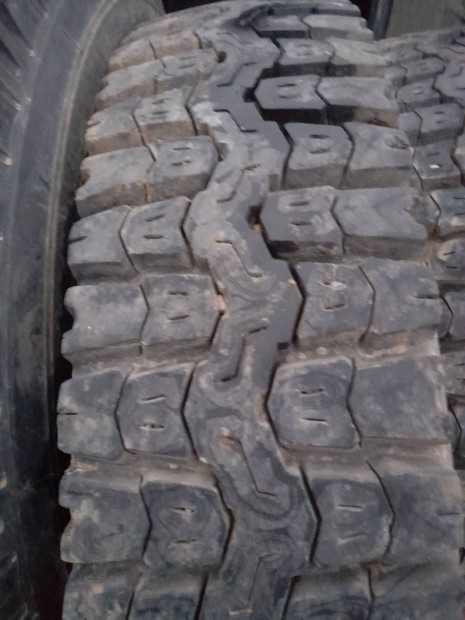 10r22.5 Pirelli TH25 hasznlt hz gumik