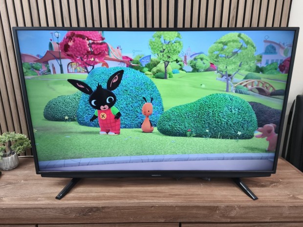 110CM 4K SMART WIFI Grundig LED TV 