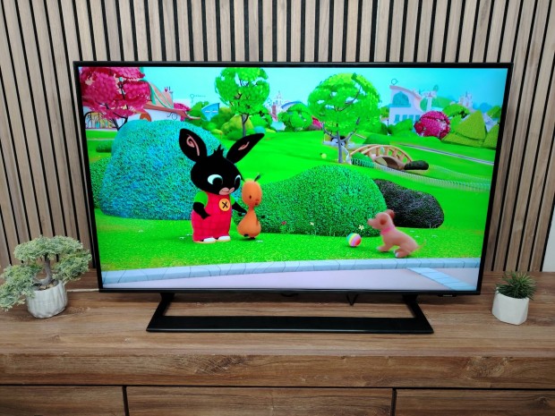 110CM Samsung LED TV. 4K UHD. Xbox