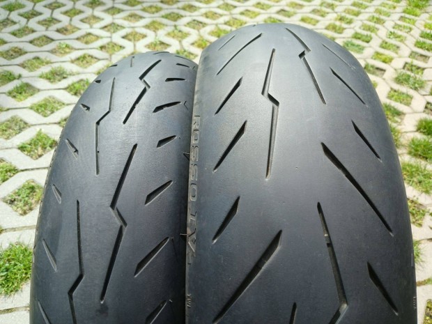 110/70-17 & 140/70-17 Pirelli Diablo Rosso IV. motorgumi pár 2022. 90%