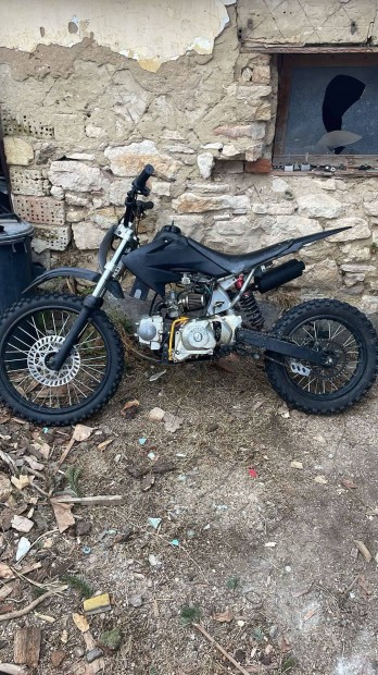 110 ccm es Pit bike 4T Szemlyesen megtekinhet.