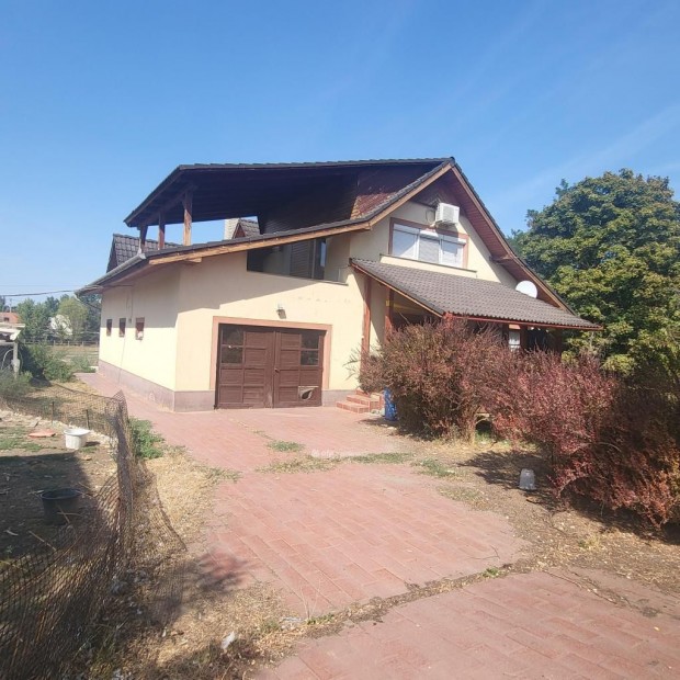 110 nm-es h�z elad� Beretty��jfalu